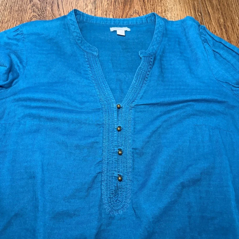 Old Navy Blue Cotton Embroidered Split Neck Blouse Womens M boho bronze buttons